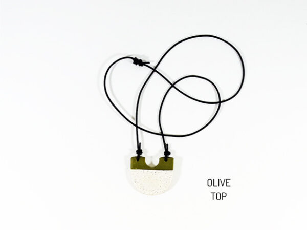 Minimus Necklace - Olive Top